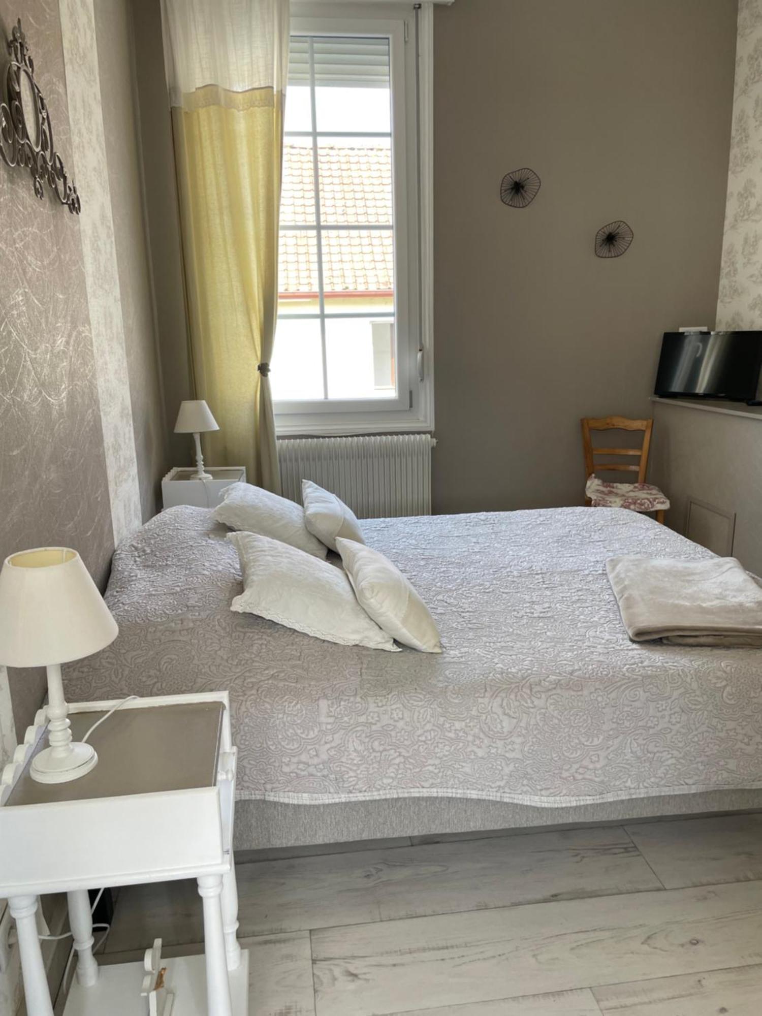 Au Bois Dormant Bed & Breakfast *